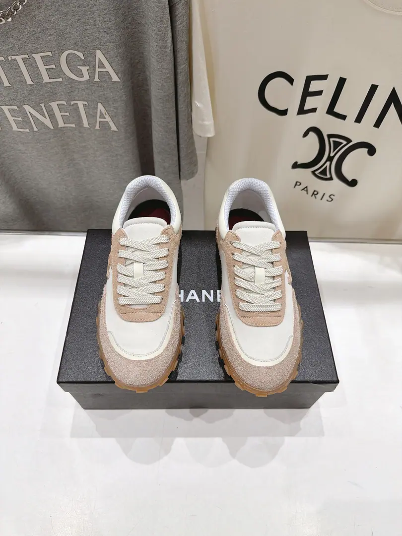 🏧𝗖𝗛𝗔𝗡𝗘𝗟The cabinet is showing off. Pandas, leisure sports shoes, biscuits. Top Quality The shoe face is based on the original anti-feather skin.+Cowboy. Customized airnet sheets inside Original open modeling base Size35-41 [40.41Do it.]