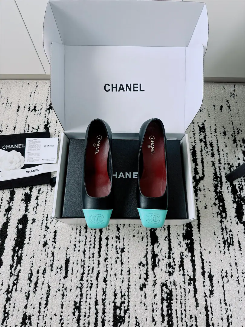 🏧𝗖𝗛𝗔𝗡𝗘𝗟Top new paragraph High-tone Mary Jane's shoes.👠 The first time I saw it, I was grassed. Super gentle and generous. A little shoe, a lady. It's a very good touch. High-level, high-quality.. Customized leather for the original fabric Uchi./I'm gonna get a little bit of a sheep-skin. The original import is really big. He's tall.:- It's a game.7cm, High heels9cm Codes 35-41 [40.41Custom] [⚠️Need a plane box.+]