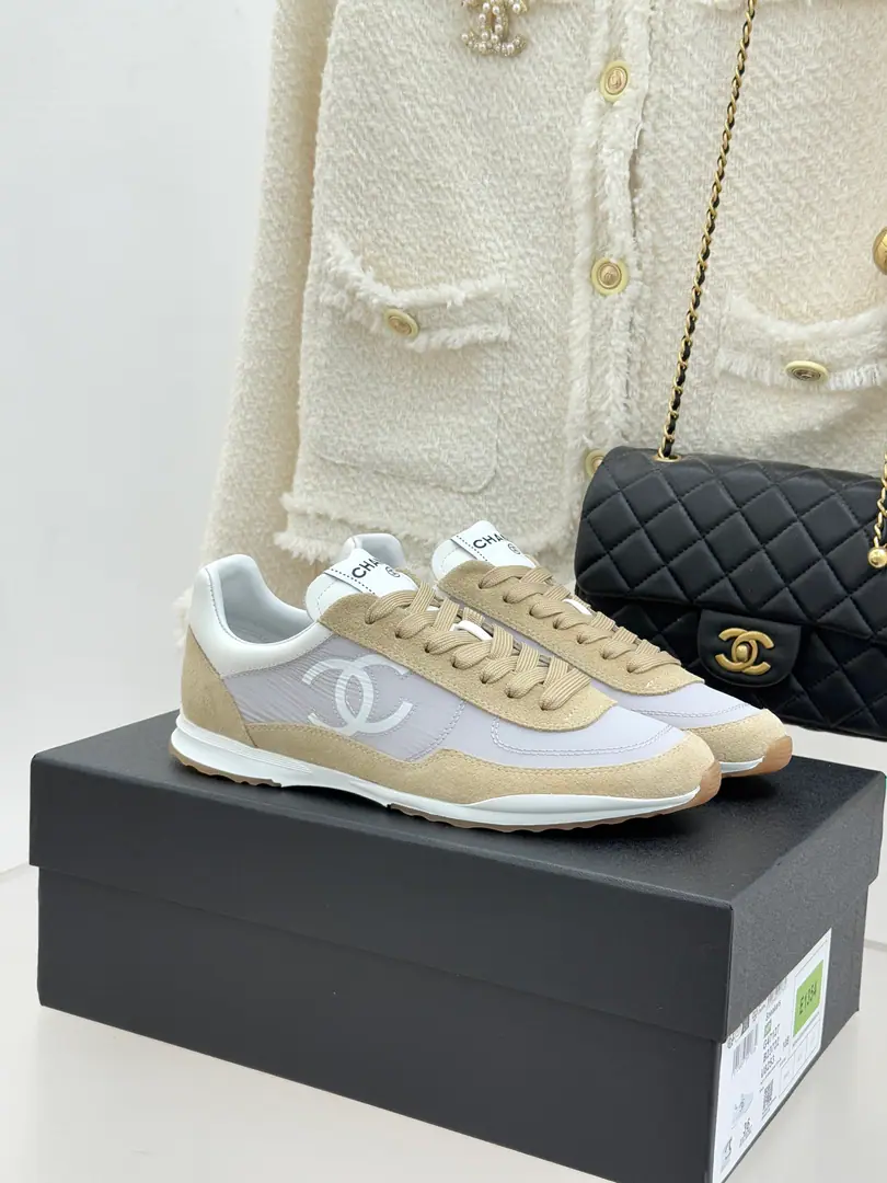 🏧𝗖𝗛𝗔𝗡𝗘𝗟 DoubleCLeisure sports shoes The shoe is washed with water./Cows are counter-feat. The insides are all sheep's skin. Original Open MolliumTPUOtsumi! size: 35-40 [ 40Custom ]