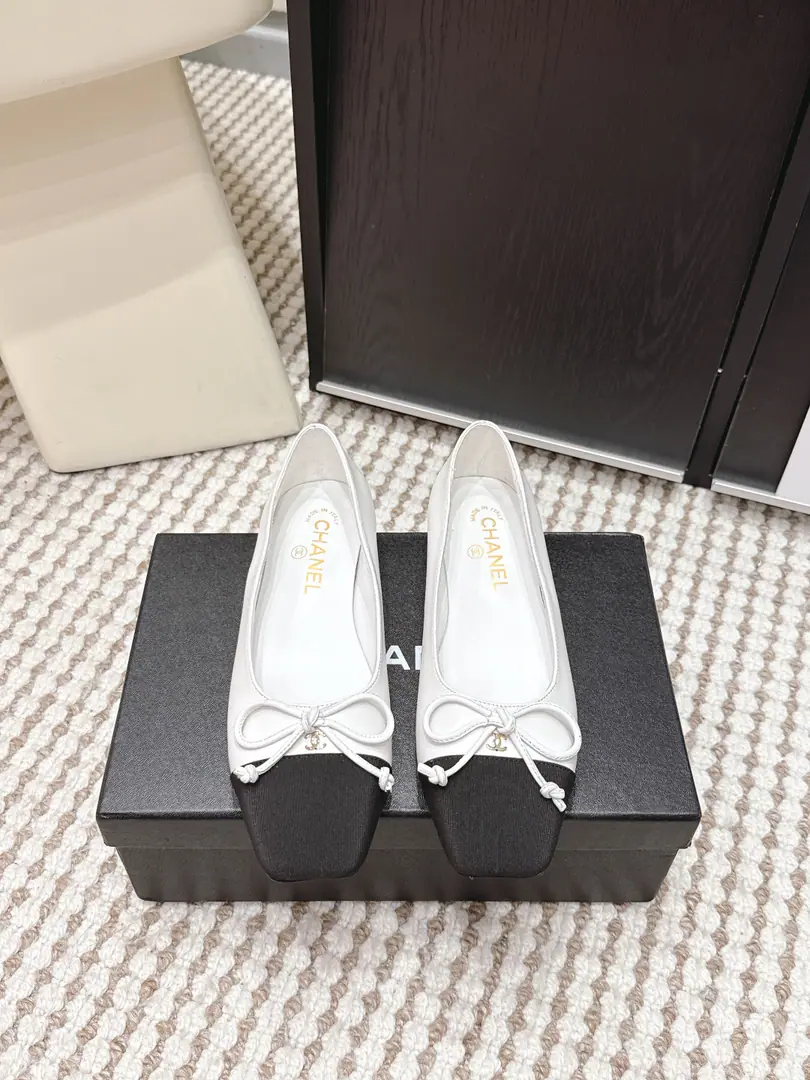 Requisition level CHANELChanel. 2026Spring and summer. New Screw Ballet shoes.​​ Single shoes. 👠Chanel's ballet shoes., Classic almond.+Black Spool, Butterfly Node, Nice and pretty.✨ Soft little sheep leather., It's so cozy., 2.5cmLow-mixed design, The legwork is still very useful.. Asak.+Circle Head, A hundred skirts in pants., I can easily handle my commuting., The French graceful atmosphere is full.！ Size: 35-39（40.41.42Make a no-refund order.）