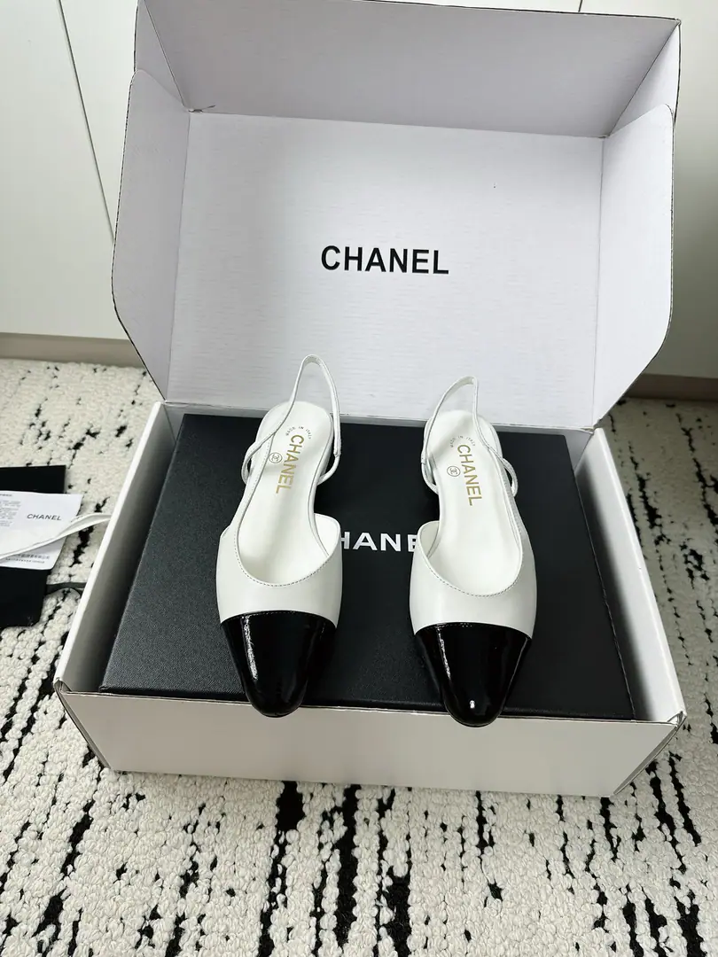 🏧𝗖𝗛𝗔𝗡𝗘𝗟Xiangixiang's classic coloring Alligator tattoos, empty sandals. Top Quality Facework customized leather with original The inside feet are all sheep's skin. Italian imports are so thick. size: 35-39（40/41Custom）
