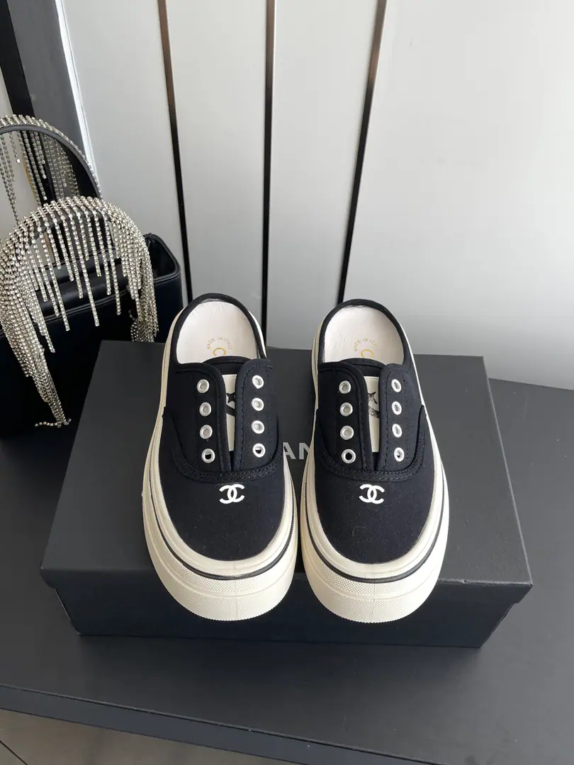 🏧ChanelNew biscuits. Highest Quality Top recreational sneakers.. Shoe-faced canvas. +The inside sheep.+- The rubber floor. Codes: 35-40（40Do it.）