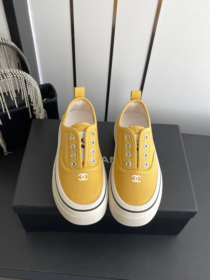 🏧𝗖𝗛𝗔𝗡𝗘𝗟New biscuits. Highest Quality Top recreational sneakers.. Shoe-faced canvas.+The inside sheep.+- The rubber floor. Codes: 35-40（40Do it.）