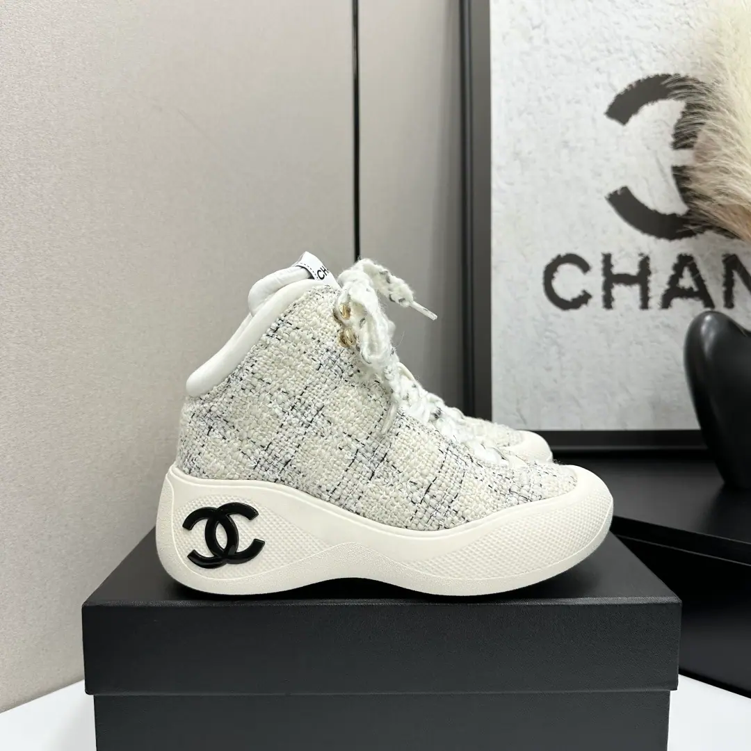 ChanelChanel Panda Shoes.！2025Top-of-the-art recreational shoes. This is a classic design.. There are many different kinds of electrocution on the shoe.. The Fashion Movement at the Bottom. Unusually, many colored elements were contained.…… It's a great mix., Leisure, Fashion, Sports, You can take care of it outside.…… ꫛꫀꪝ Go➫ Materials ❶Shoes face use: Original import original waterproof cloth+Original head-of-the-skin. ❷Use it inside.: The original sheep.+Net ❸Base: OriginalTPUGroup Bottom The whole set of fine packagings.35–41
