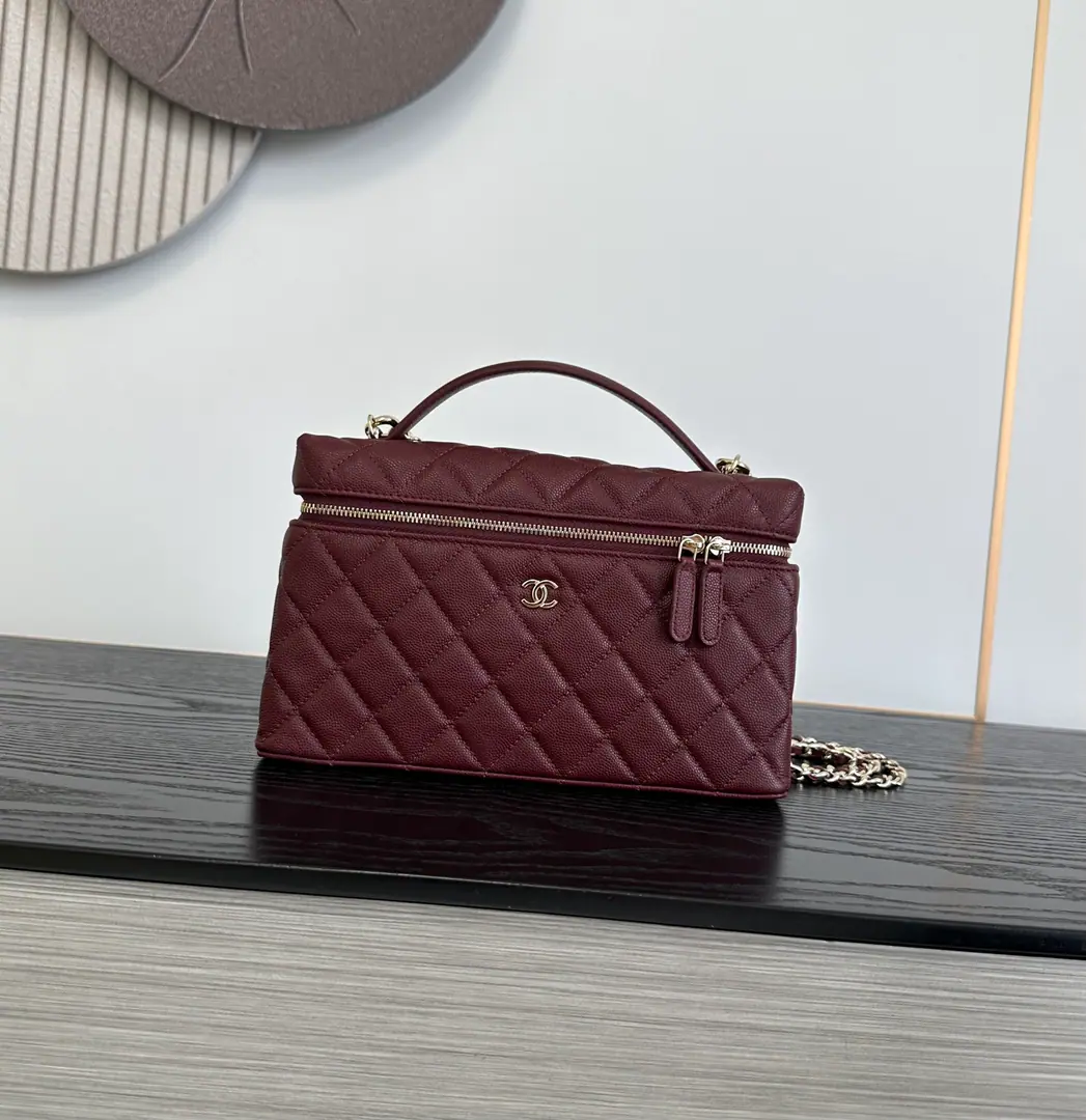 《Medium23cm》<Caviar.🐮Pee.＞Wine.OHANEL🚩🚩🚩26BAdvanced Handicrafts 🌠🌠🌠LpBox.miniNo. No.🖤Advanced HandicraftsLPThe old money is a good thing when you're eating a well-packed lunch box., - It's a grinding resistance., I don't worry about wear or tear.～The cross-sectional sprawl is falling apart., Horizontal zipper., The inside and the inside of the big one is super-intelligent., ProMax+Pizza.+The makeup is all light.[Cool.R]Light gold metal binaryCLow profile atmosphere.～Bring your own short handle.+🉑️We'll take the skin off and wear the gold chain.[Beauties.R]With all the French names on your hands, you can see.～The slashing back is a relief., I can't make any mistake with the commuters.！Dimensions: 23cm