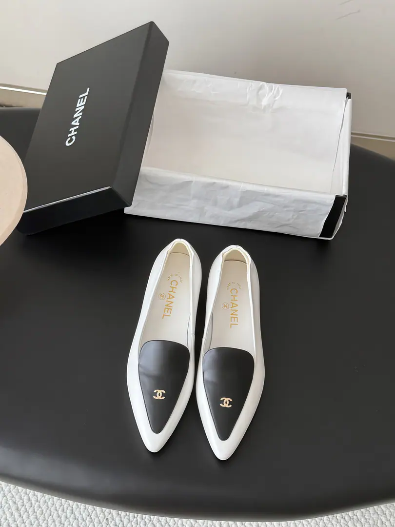Chanel 26BThe new Mary Janes in the morning and autumn. Janey is not a sweet, beautiful man.！ 3D Embracelogo, It's a clean, clean, easy-to-eat meal., You're more uptight with buttons.. The inside sheep. That's a big one. Size:35-39 The rest of the code is definitely not going to be changed.
