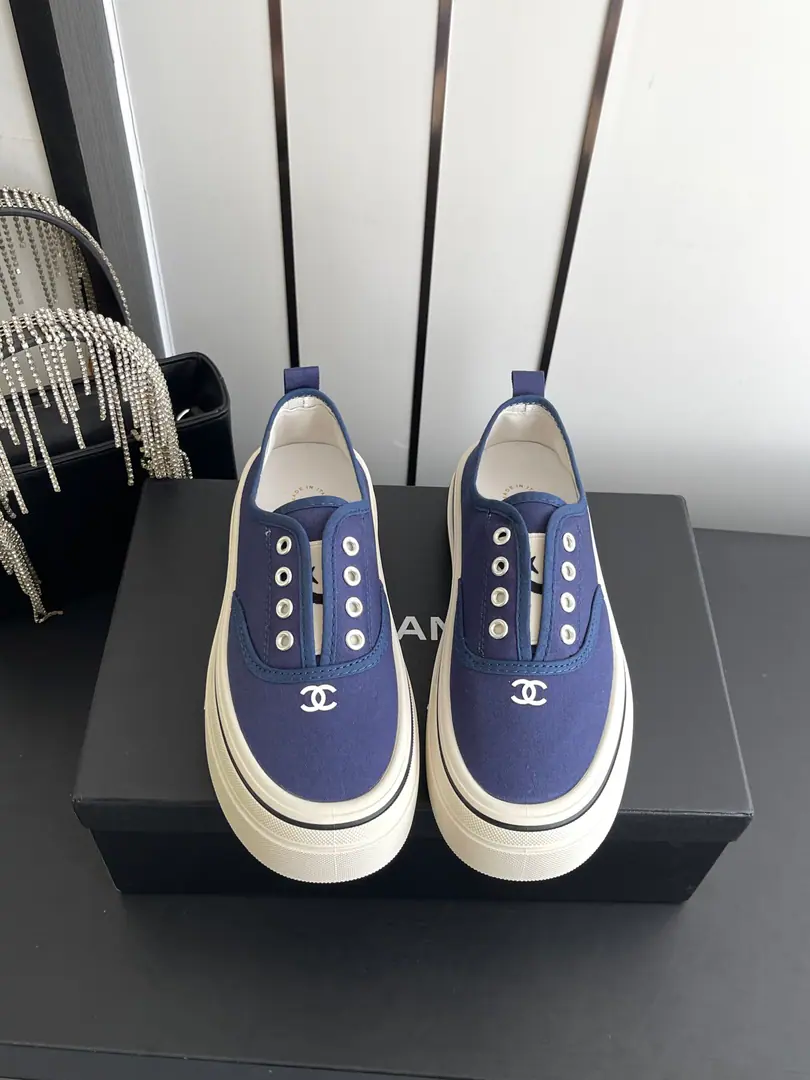 🏧𝗖𝗛𝗔𝗡𝗘𝗟New biscuits. Highest Quality Top recreational sneakers.. Shoe-faced canvas.+The inside sheep.+- The rubber floor. Codes: 35-40（40Do it.）