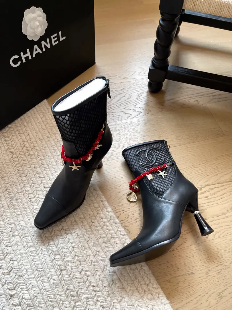 Chanel 26BNew nettine and boots.！ Top Version！We'll have to sell it first. Shoe veil. The inside sheep. That's a big one. Codes: 34-41「34 40 41Customize or not change」