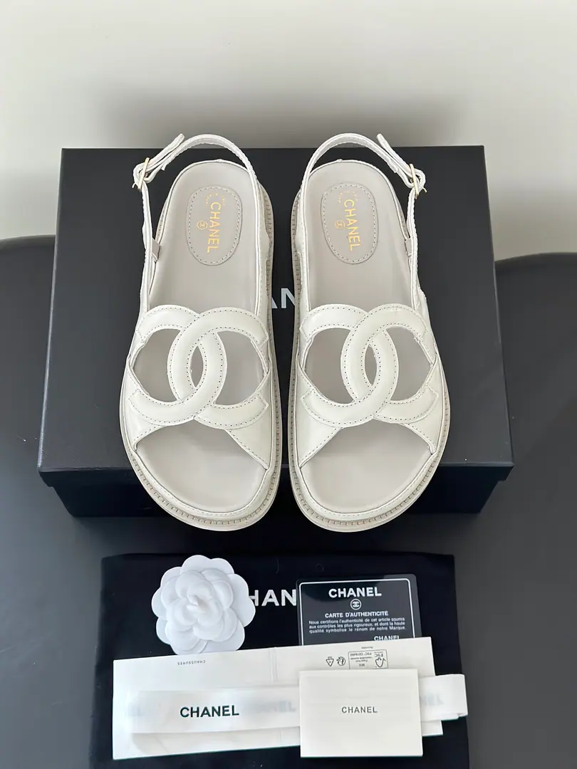 Chane*New paragraphlogo- Skins. Summer Shoes cabinet, soul racer., I'll be the Chanel of these.C- Skins.. The iconic stereos are interwoven.CCurtain, A simple recognition of brand genes., Combination with a soft, thick, bottom-set style, Balancing the colour values, Increased height and comfort., Unlock the multiple possibilities of wearing all summer.. A fine pair.CEmpty design, Jane is full of recognition., Leather skin is delicate., Shoes are loose., Foot modifier., No foot.. Salt is sweet., Leisure vacation., I'm shopping everyday., All matches for date travel. The shoe face is imported in the original form of sheep's skin., The skin details are the same as the original., In the lamb's skin., Unique customlogo It's super-lighty. Size: 35-41(40.41I'll make sure I don't change it.)