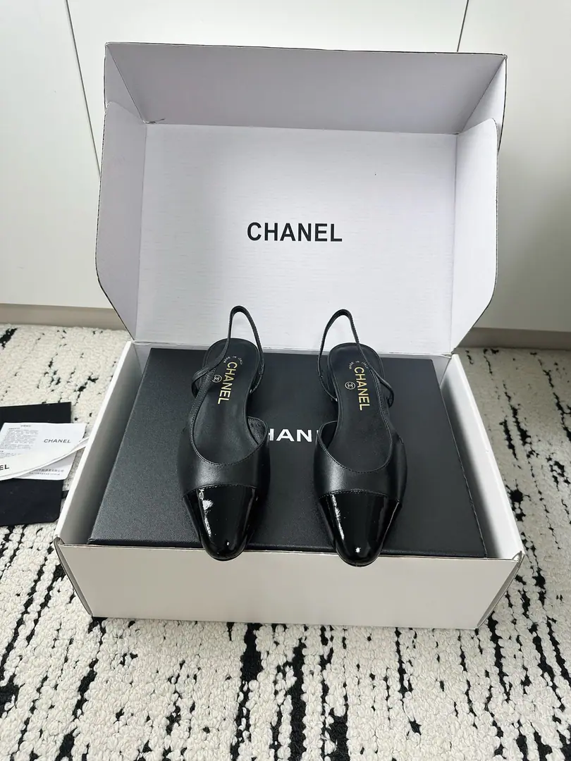 🏧𝗖𝗛𝗔𝗡𝗘𝗟Xiangixiang's classic coloring Alligator tattoos, empty sandals. Top Quality Facework customized leather with original The inside feet are all sheep's skin. Italian imports are so thick. size: 35-39（40/41Custom）
