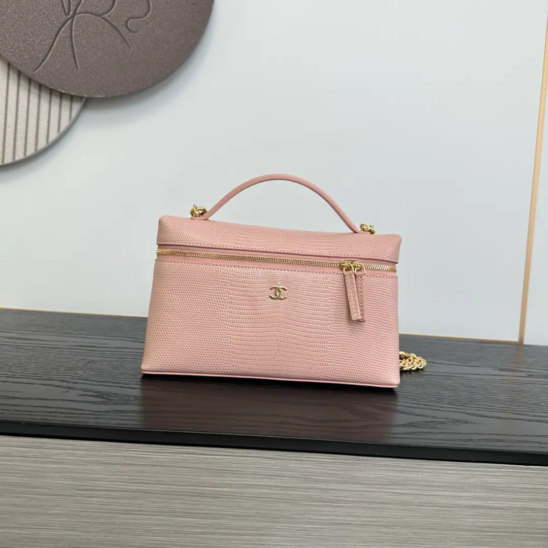 < Small size.logoBig dog button.>The right to the right.23cm🌟🌟🌟《Lizard.🦎Skins.》PinkOHANEL🚩🚩🚩26BAdvanced Handicrafts 🌠🌠🌠LpBox.🖤Advanced HandicraftsLPThe old money is a feeling of the well-packed food box., - It's a grinding resistance., I don't worry about wear or tear.～The cross-sectional sprawl is falling apart., Horizontal zipper., Deep inside, super-capable., ProMax+Pizza.+The makeup is all light.[Cool.R]Light gold metal binaryCLow profile atmosphere.～Bring your own short handle.+🉑️We'll take the skin off and wear the gold chain.[Beauties.R]With all the French names on your hands, you can see.～The slashing back is a relief., I can't make any mistake with the commuters.！Dimensions23✖️5✖️18cm