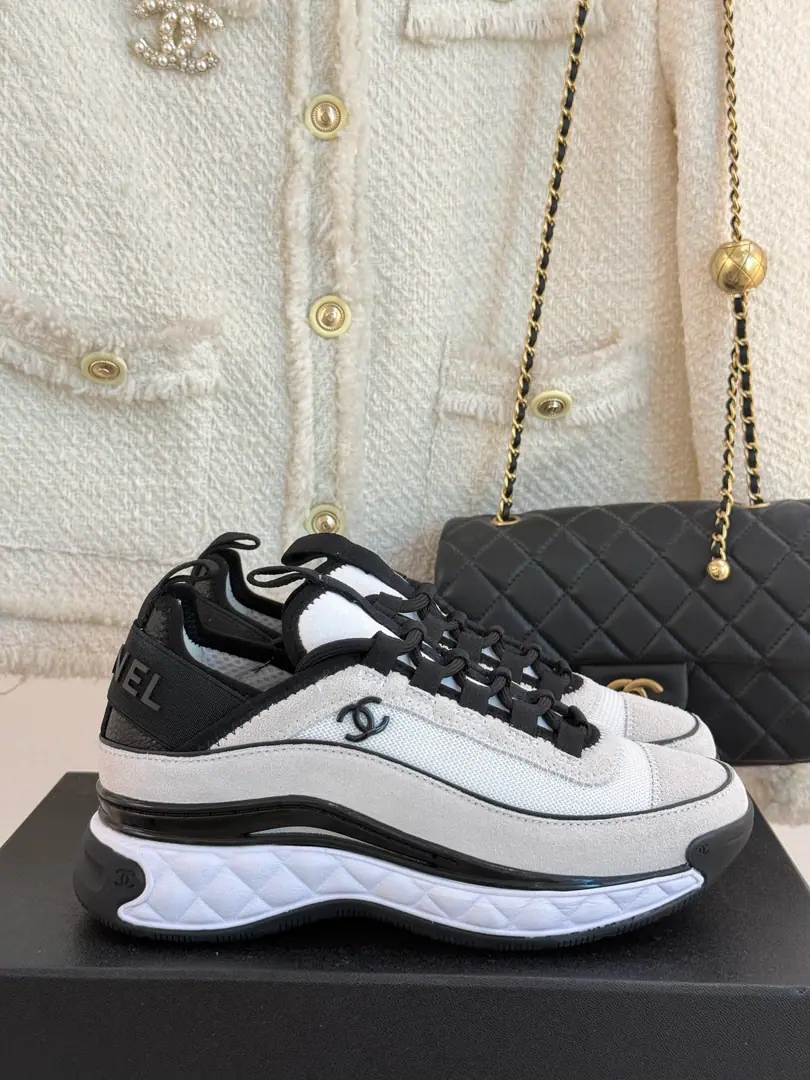 🏧𝗖𝗛𝗔𝗡𝗘𝗟A classic black and white panda gasket. Couples' leisure sneakers. Top Quality Black and white panda.🐼It's always been a big fan of the cabinet. It's super cozy to make running shoes. The bottom is playing back. Personally, I feel a lot more fancy shoes than the old ones.😃 Bring the auto-higher effect The upper foot is really thick. Side Black MarklogoAnd very handsome.～ Size: 35-45 [Male and Female Code]