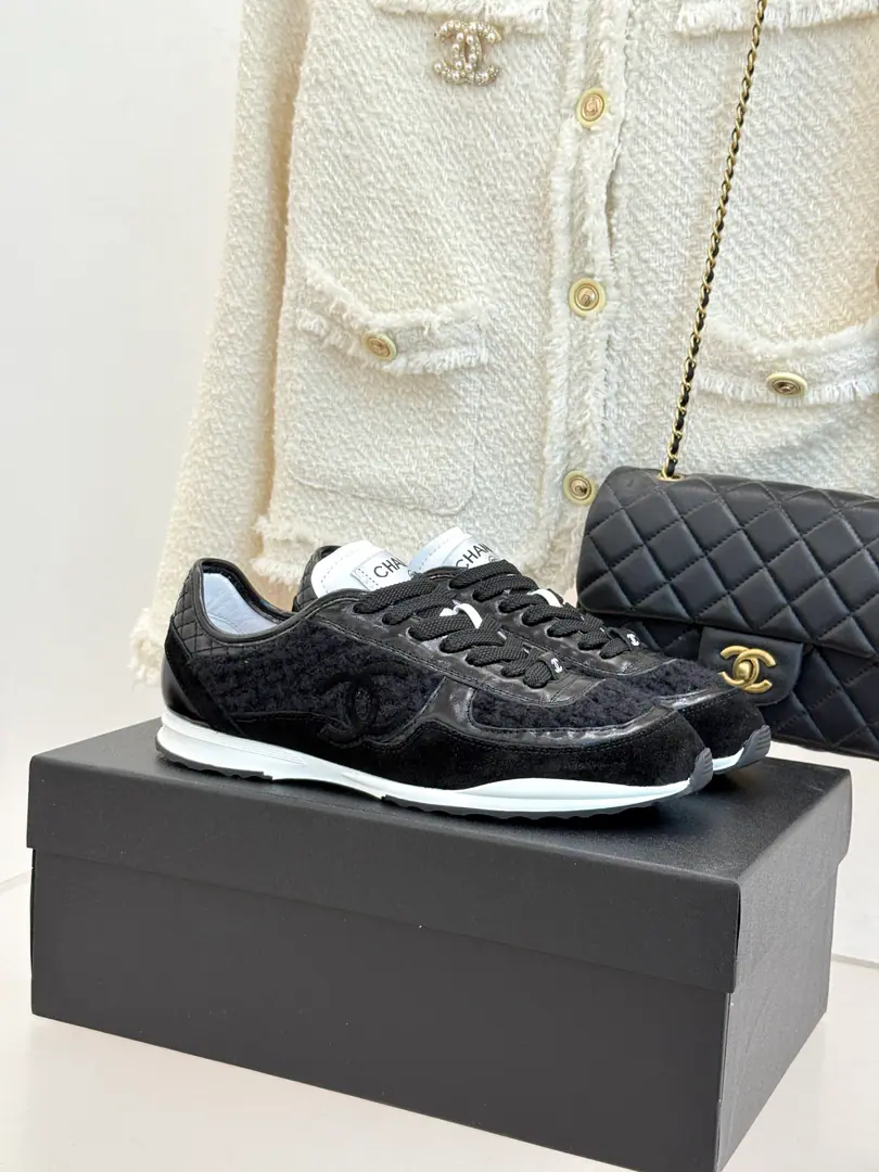 🏧𝗖𝗛𝗔𝗡𝗘𝗟A top sports and leisure shoe. Top-level requisitioncocoGirls must go., You can always trust Yang's eyes.！ The original skins on the shoe face are all hairy. Importing air-for-sheep skin comforts. Original rubber sliderTPUOtsumi! Size35-41 [40.41Do it.]