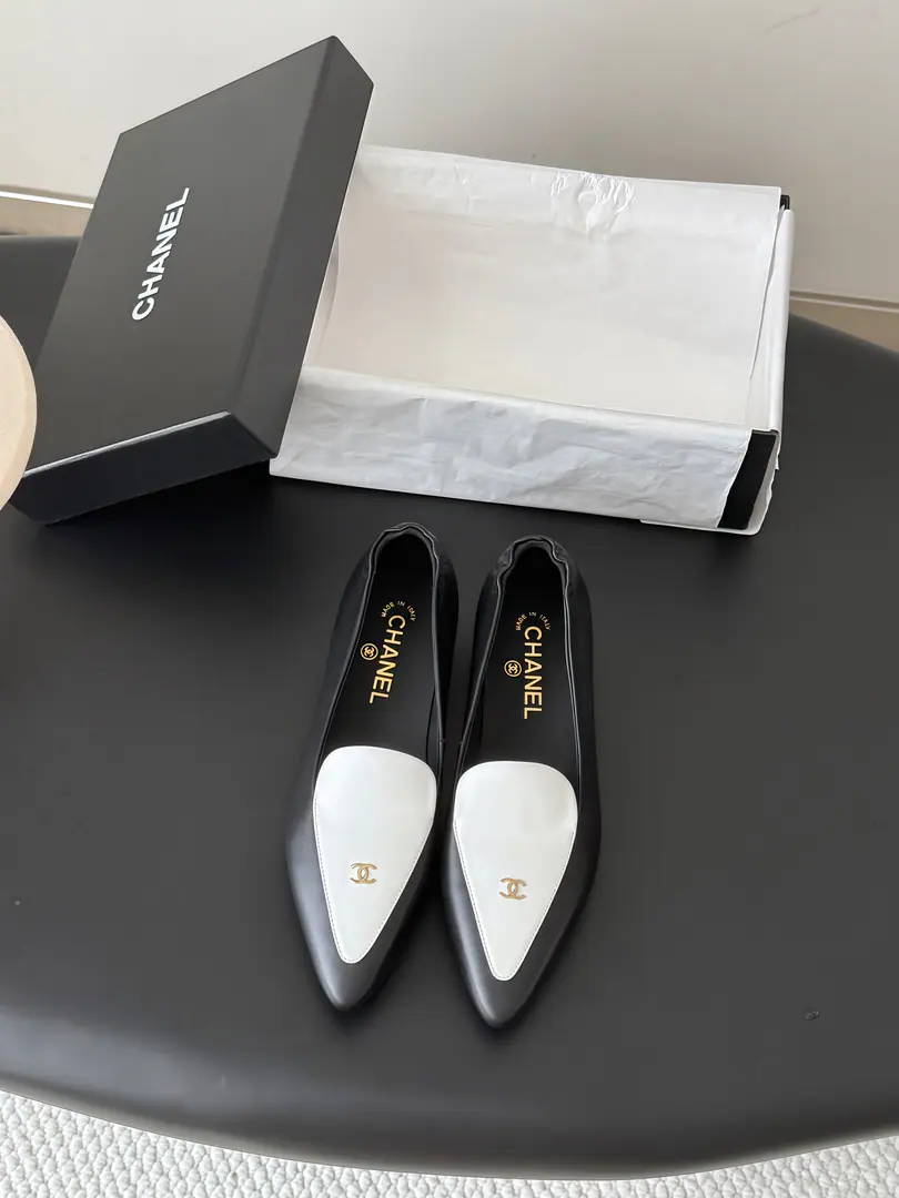 Chanel 26BThe new Mary Janes in the morning and autumn. Janey is not a sweet, beautiful man.！ 3D Embracelogo, It's a clean, clean, easy-to-eat meal., You're more uptight with buttons.. The inside sheep. That's a big one. Size:35-39 The rest of the code is definitely not going to be changed.