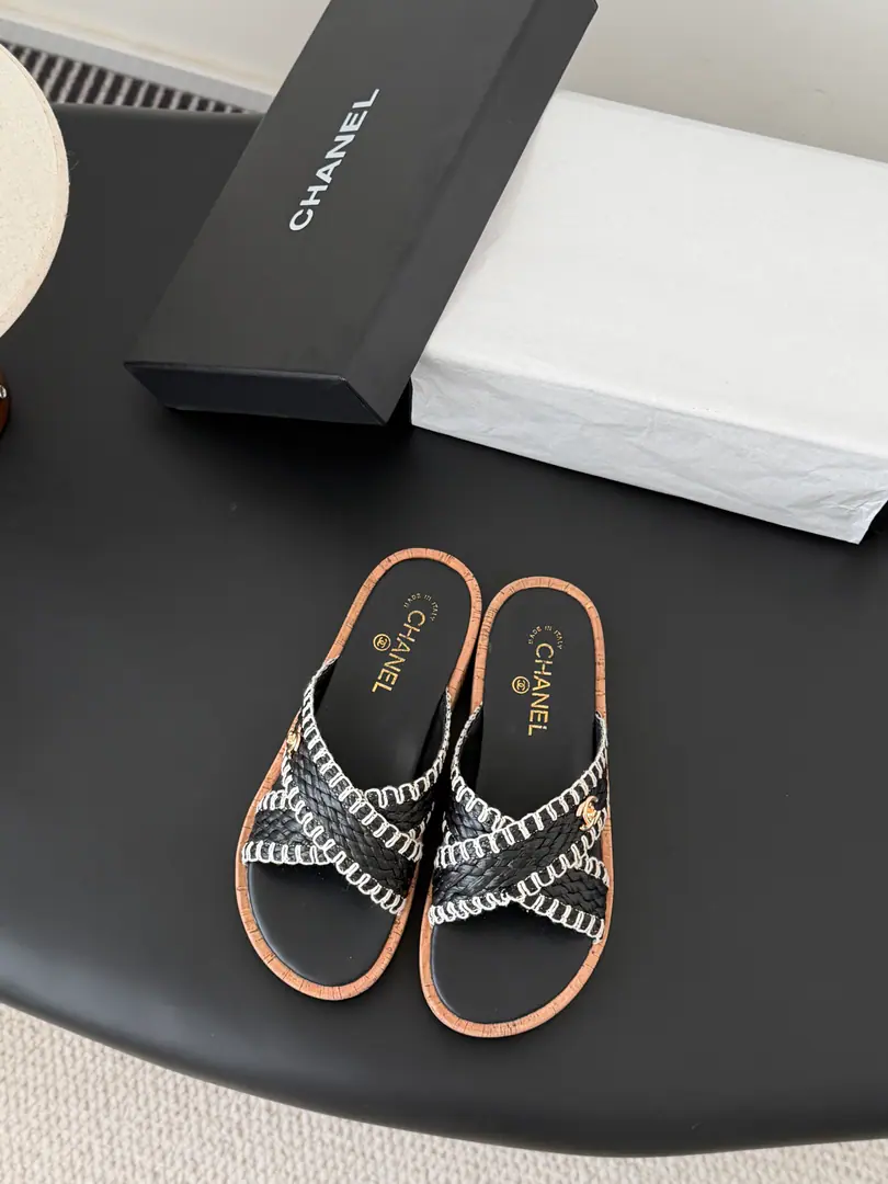 Chanel Classic knitting, cross-cutting slippers. The family's always been a noble name. It's a great sense of excellence.！The upper foot is very...nice～ Very, very, very, very, very, very, very, very, very, very, very, very, very, very, very, very, very, very, very, very, very, very, very, very, very, very, very, very, very, very, very, very, very, very, very, very, very, very, very, very, very, very, very, very, very, very, very, very, very, very, very,！It's beautiful.！A special one. I'll put my foot on the skin inside. Original Slide Bottom Size: 35-39（40/41Custom）