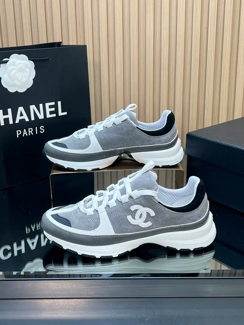 【Requisition level】（Best quality.） CHANEL 25aSpring and summer sports series Spring and summer Top Seller., Classic Big Bang., My true love., The counter is all out of order.〰It's hard to buy a series with money., The masters of the greats must be prepared., It's a classic., You're wearing a strap and you're holding it steady., We're on the ground now.！ Buy two pairs of originals at high prices❗️ One-to-one.❗️ The shoe face is full of accessories. ❗️❗️ The original shoe face custom-made metal cow skin Original modeling skin pressure Shoes face 3D flow Original open-form multilayered base Codes: 35-40（41I'll make sure I don't change it.）