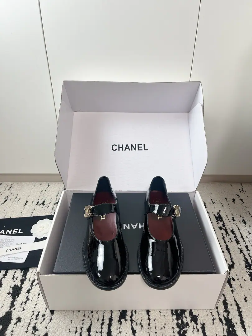 🏧𝗖𝗛𝗔𝗡𝗘𝗟Top-level shoes with Mary Jane. Original Recym The cabinet show is absolutely awesome.✨ The hottest style of the season., It's very soft and comfortable and uncool.. A classic double.CElement tape match, Superfashion Original import of original leather material The original membrane is really leather shoes. Size35-41 [40.41Do it.] [⚠️Need a plane box.+]