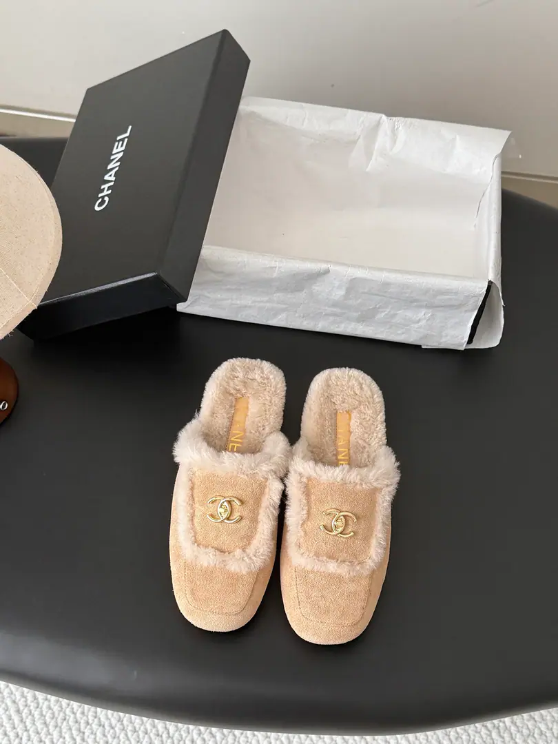 Chanel 26BNew money is half-grained. This is so cute.～ ♪ Soft and fluffy hair ♪, It's warm and warm.! I'm gonna raise my legs.! Autumn and winter with socks and lazy. The upper feet are really nice and fashionable.!It's so beautiful.! Import wool, ♪ My hands are so delicate and so soft and smooth ♪ Size: 35-39（40/41Custom）