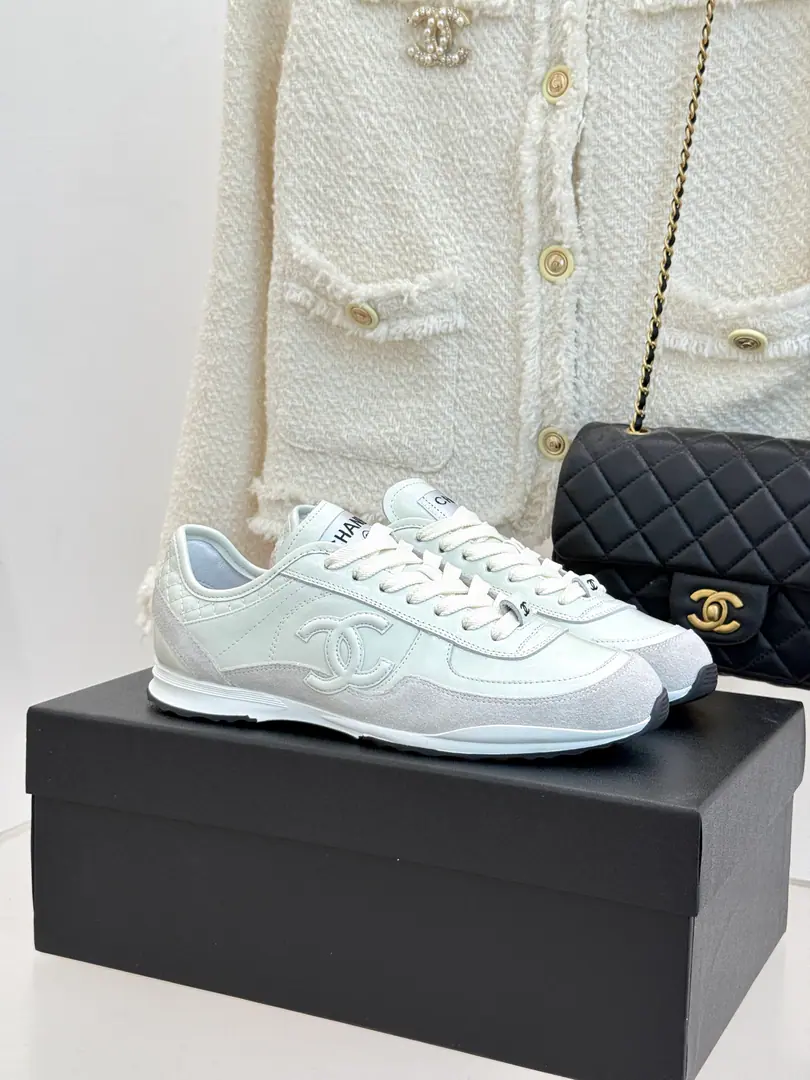 🏧𝗖𝗛𝗔𝗡𝗘𝗟A top sports and leisure shoe. Top-level requisitioncocoGirls must go., You can always trust Yang's eyes.！ The original skins on the shoe face are all hairy. Importing air-for-sheep skin comforts. Original rubber sliderTPUOtsumi! Size35-41 [40.41Do it.]