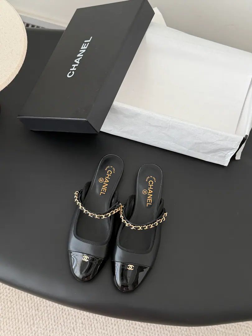 Chanel 25BMary Jane's behind the shoes. Janey is not a sweet, beautiful man.！ The chain is a word.+Classic Colour It's easy to get along. The inside sheep. That's a big one. Size:35-39 （The rest of the code is definitely not going to be changed.）
