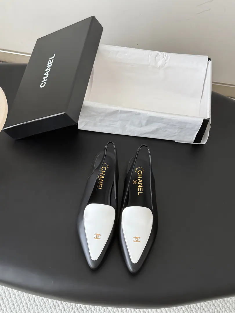 Chanel 26BThe new Mary Janes in the morning and autumn. Janey is not a sweet, beautiful man.！ 3D Embracelogo, It's a clean, clean, easy-to-eat meal., You're more uptight with buttons.. The inside sheep. That's a big one. Size:35-39 The rest of the code is definitely not going to be changed.