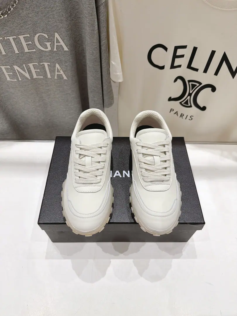 🏧𝗖𝗛𝗔𝗡𝗘𝗟The cabinet is showing off. Pandas, leisure sports shoes, biscuits. Top Quality The shoe face is based on the original anti-feather skin.+Cowboy. Customized airnet sheets inside Original open modeling base Size35-41 [40.41Do it.]