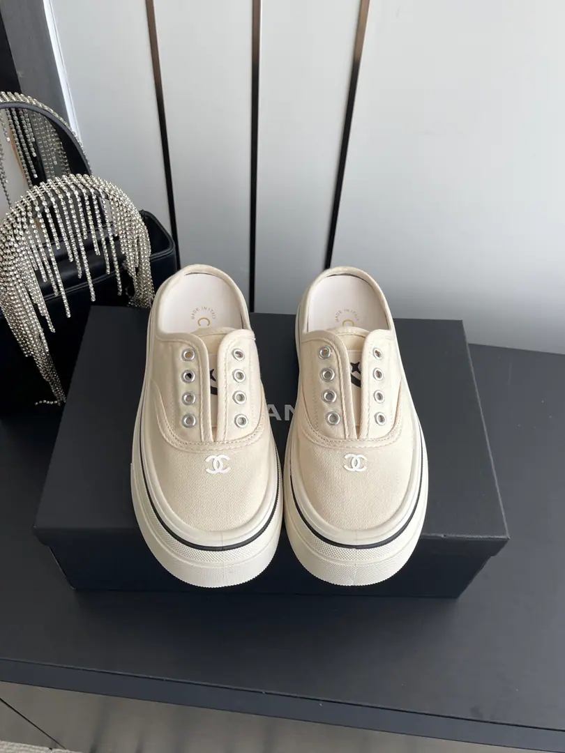 🏧ChanelNew biscuits. Highest Quality Top recreational sneakers.. Shoe-faced canvas. +The inside sheep.+- The rubber floor. Codes: 35-40（40Do it.）
