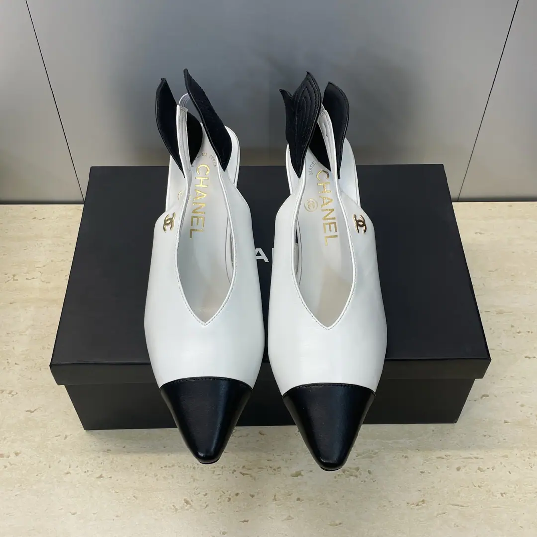 Plant prices CHANEL Chanel. 2026The girl's shoes are a little bit of a smug. Xiang-tzu.CLetterlogoThe Golden Bucket star is a pair of sharp-headed and short-shoeed. Material:I'm a mixed-skinned goat.+In the watered sheep's skin.+Italy is a big-ass country. He's tall.:7CM Size:35-41(40.41Custom without re-offer)