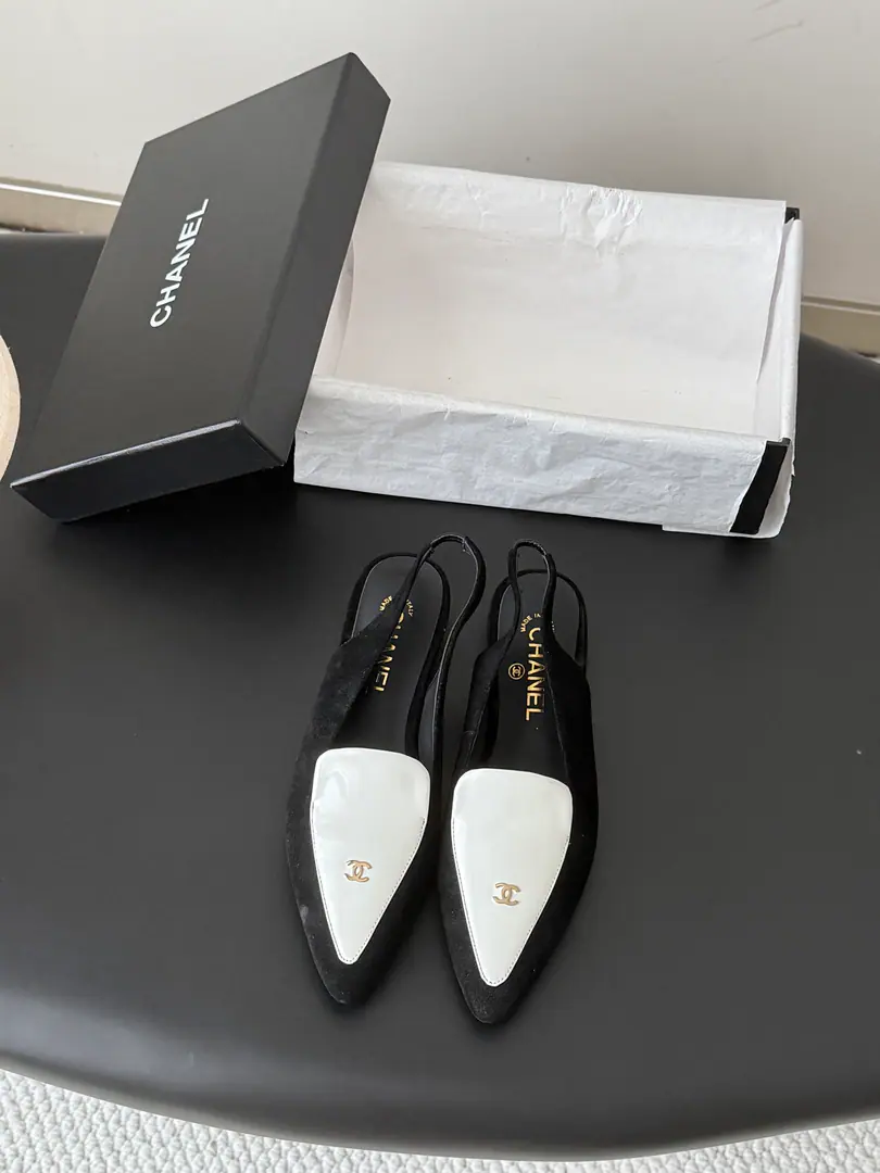 Chanel 26BThe new Mary Janes in the morning and autumn. Janey is not a sweet, beautiful man.！ 3D Embracelogo, It's a clean, clean, easy-to-eat meal., You're more uptight with buttons.. The inside sheep. That's a big one. Size:35-39 The rest of the code is definitely not going to be changed.