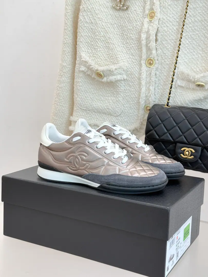 🏧𝗖𝗛𝗔𝗡𝗘𝗟The top-class new diamond-grew-steeled little goat-skins, silver-horned little shoes. The diamond baseball shoes.. RequisitionscocoGirls must go. You can always trust Yang's eyes.！ The shoe face is customised for the pony skin.+Cows are counter-feat. The original imported air-food sheet.+In the pipskin. Original model rubber+TPUGroup Size:35—41 [Women40.41/Men45Do it.]