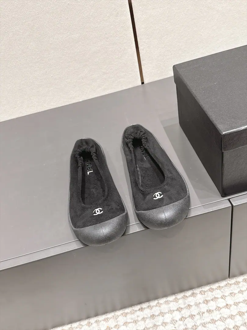 Requisition level Chanel 26/Autumn New Single shoes. Slingback and design. This is a classic design. A simple shoe face., It's a great mix., Leisure, Fashion, Sports, You can take care of it outside.…… Shoes face use: Counter-featur. Base: - The rubber floor. Size: #35-41（40 41I'll make sure I don't change it.）