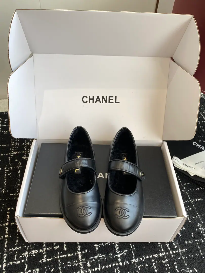 Requisition level（⚠️Synchronise Action✈️Box） CHANEL Chanel. 25ss Autumn and a new wool. Mary Jane. The first time I saw it, I was being set free to wear it in the light of weather.！I'll put my socks on and make my shoes cute.！The second is the magic princess. The shoe face is imported with sheep skin. Inside the wool. I feel so good about my feet. The skin is very soft and skiny. Italian imports are so thick. Size: 35-41（40 41Custom）