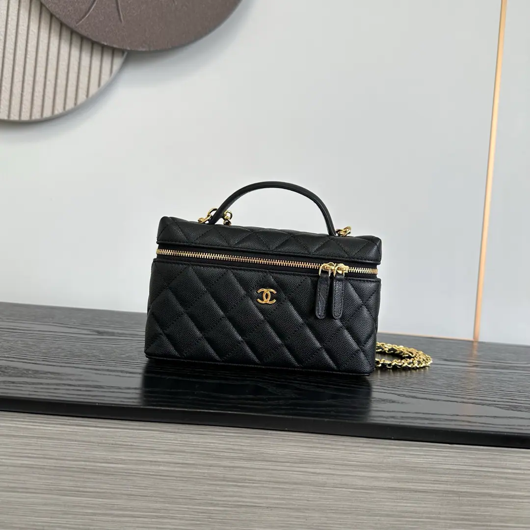 《Mimi 19cm 》<Caviar.🐮Pee.＞BlackOHANEL🚩🚩🚩26BAdvanced Handicrafts 🌠🌠🌠LpBox.miniNo. No.🖤Advanced HandicraftsLPThe old money is a good thing when you're eating a well-packed lunch box., - It's a grinding resistance., I don't worry about wear or tear.～The cross-sectional sprawl is falling apart., Horizontal zipper., The inside and the inside of the big one is super-intelligent., ProMax+Pizza.+The makeup is all light.[Cool.R]Light gold metal binaryCLow profile atmosphere.～Bring your own short handle.+🉑️We'll take the skin off and wear the gold chain.[Beauties.R]With all the French names on your hands, you can see.～The slashing back is a relief., I can't make any mistake with the commuters.！Dimensions: 19cm！