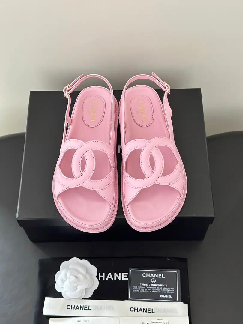 Chane*New paragraphlogo- Skins. Summer Shoes cabinet, soul racer., I'll be the Chanel of these.C- Skins.. The iconic stereos are interwoven.CCurtain, A simple recognition of brand genes., Combination with a soft, thick, bottom-set style, Balancing the colour values, Increased height and comfort., Unlock the multiple possibilities of wearing all summer.. A fine pair.CEmpty design, Jane is full of recognition., Leather skin is delicate., Shoes are loose., Foot modifier., No foot.. Salt is sweet., Leisure vacation., I'm shopping everyday., All matches for date travel. The shoe face is imported in the original form of sheep's skin., The skin details are the same as the original., In the lamb's skin., Unique customlogo It's super-lighty. Size: 35-41(40.41I'll make sure I don't change it.)