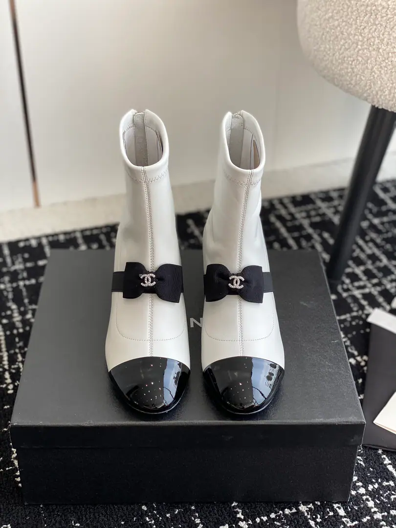 Requisition level chanel 2024LatestssThe butterfly is a white snowniest. The counter.【Positive grade】Version！！ White-stringed little sheep with black cattle. The Thin Legs., The upper foot is amazing.！ Big, big, skinny..A lot of stars., The big bloggers recommend it. Otsumi!: Italy is a big-ass country. Foot.: Import of sheep skin Size: #35-41 （40 41Make a no-refund order.)