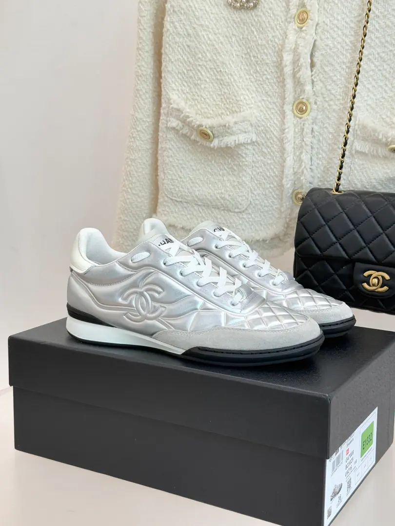 🏧𝗖𝗛𝗔𝗡𝗘𝗟The top-class new diamond-grew-steeled little goat-skins, silver-horned little shoes. The diamond baseball shoes.. RequisitionscocoGirls must go. You can always trust Yang's eyes.！ The shoe face is customised for the pony skin.+Cows are counter-feat. The original imported air-food sheet.+In the pipskin. Original model rubber+TPUGroup Size:35—41 [Women40.41/Men45Do it.]