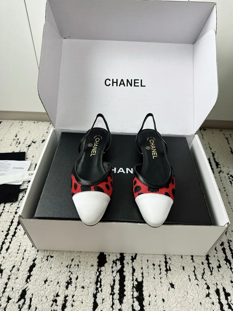 🏧𝗖𝗛𝗔𝗡𝗘𝗟Xiangixiang's classic coloring Alligator tattoos, empty sandals. Top Quality Facework customized leather with original The inside feet are all sheep's skin. Italian imports are so thick. size: 35-39（40/41Custom）