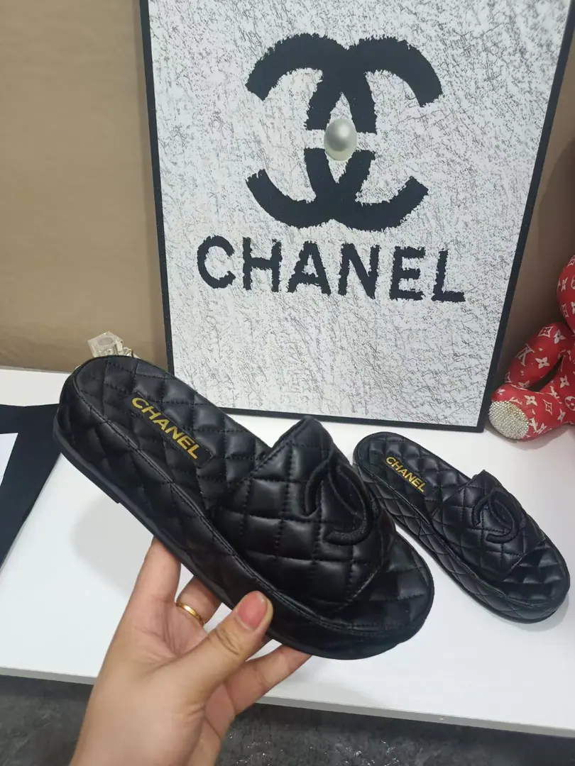 2025🐍Kaori!𝘾𝙃𝘼𝙉𝙀𝙇Top level.𝙎𝙡𝙞𝙣𝙜-𝙗𝙖𝙘𝙠 She's the latest.“Top-class leisure slipper series”Prescription skin, Colours, Python., 1:1Customise unique show style, Milan's show is a push., Super🐔Fire!. Advanced Manual Series, It's so beautiful.！It's a great foot., Nice and high-class., A lot of stars have recommended super-high-optimal.⭐............................................. 𝟏: 𝟏Custom, The latest leisure slipper series. The money is for the master Classic manual production ꫛꫀꪝ Go➫ Materials ❶Shoes face use: Plasma material ❷Use it inside.: Plasma material ❸Base: Plasma material The cabinet's fine packaging.............................................. ♡Size: 35-40（41It's a code.） ♡: Top Quality