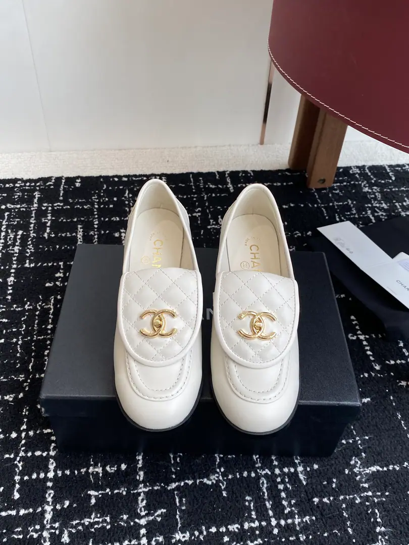 Requisition level Chanel 25ss Kaori! New paragraph Kaori! Bold LeFlell Shoes. Single shoes, autumn winter. The Han family must have money to pay for it. The goddess series., I'm a great lady with a fragrant character., It's super patient., It's too hard to resist., Hearts.ing…… Shoe.: Importing cow skin Original Open-Fixing hardwarelogo Uchi.: A mixed-meat sheep. Otsumi!: Italy is a big-ass country. He's tall.: 6.5cm Size: #35-41（40 41 I'll make sure I don't change it.）