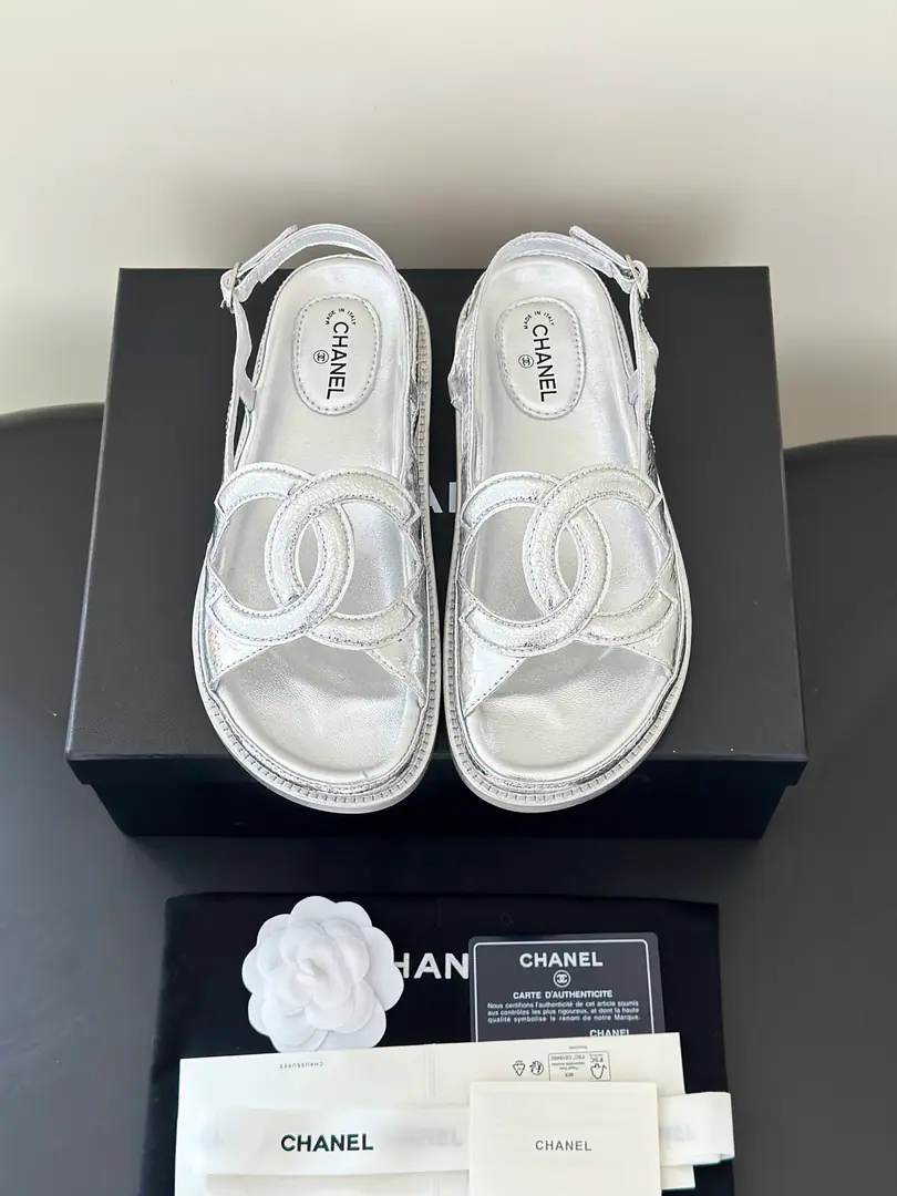 Chane*New paragraphlogo- Skins. Summer Shoes cabinet, soul racer., I'll be the Chanel of these.C- Skins.. The iconic stereos are interwoven.CCurtain, A simple recognition of brand genes., Combination with a soft, thick, bottom-set style, Balancing the colour values, Increased height and comfort., Unlock the multiple possibilities of wearing all summer.. A fine pair.CEmpty design, Jane is full of recognition., Leather skin is delicate., Shoes are loose., Foot modifier., No foot.. Salt is sweet., Leisure vacation., I'm shopping everyday., All matches for date travel. The shoe face is imported in the original form of sheep's skin., The skin details are the same as the original., In the lamb's skin., Unique customlogo It's super-lighty. Size: 35-41(40.41I'll make sure I don't change it.)