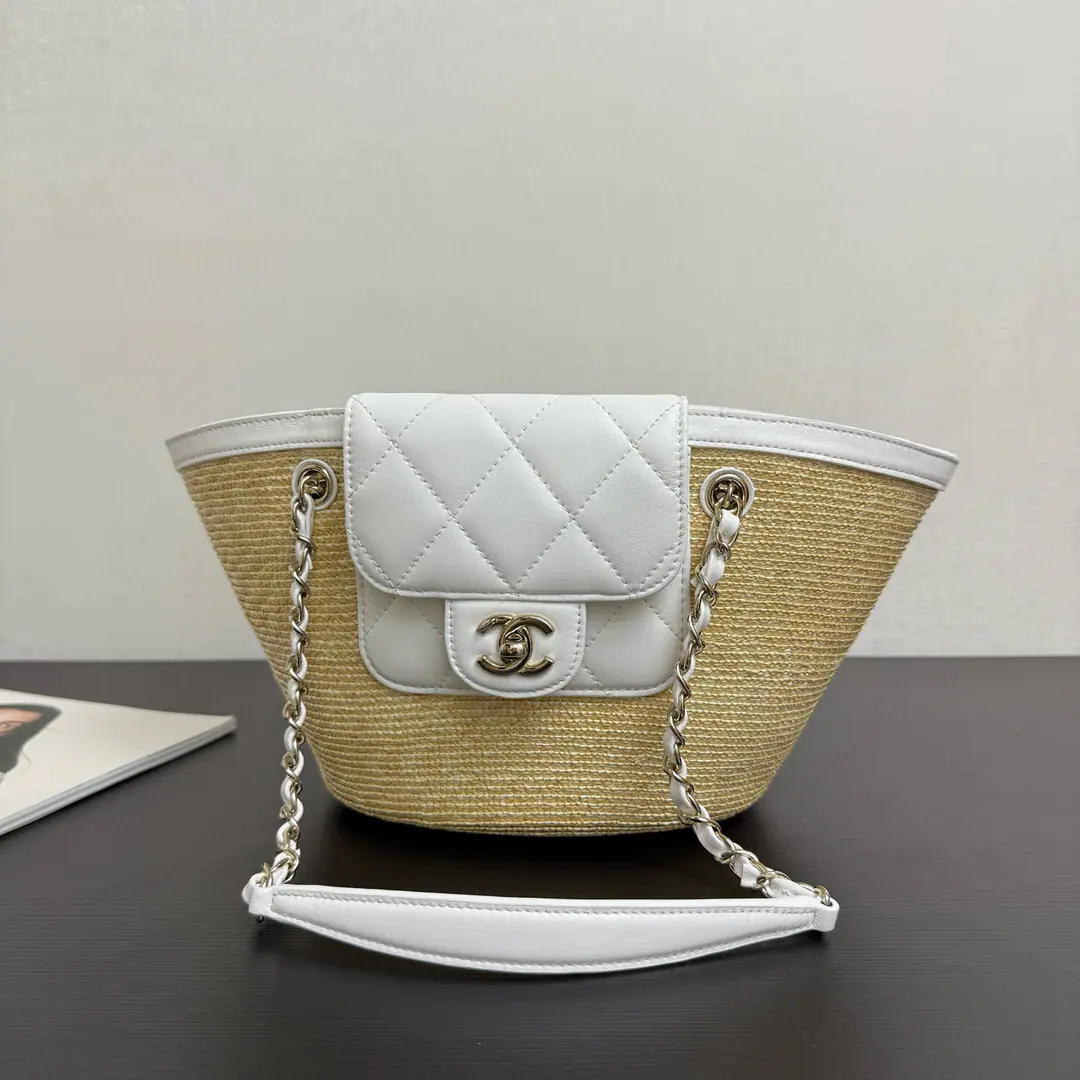 Current26CEarly spring's new baskets are weaving bags.～Small Of course, early spring vacations are not without hand knitting. Weaving by hand using natural wheat straw🔥 It's a beautiful summer vacation.🤩 Super hot after rollout！Configure small wallets inside. You're so light and old. The holidays are full.！It's perfect for spring and summer. size: 34*17*12.5cm99542