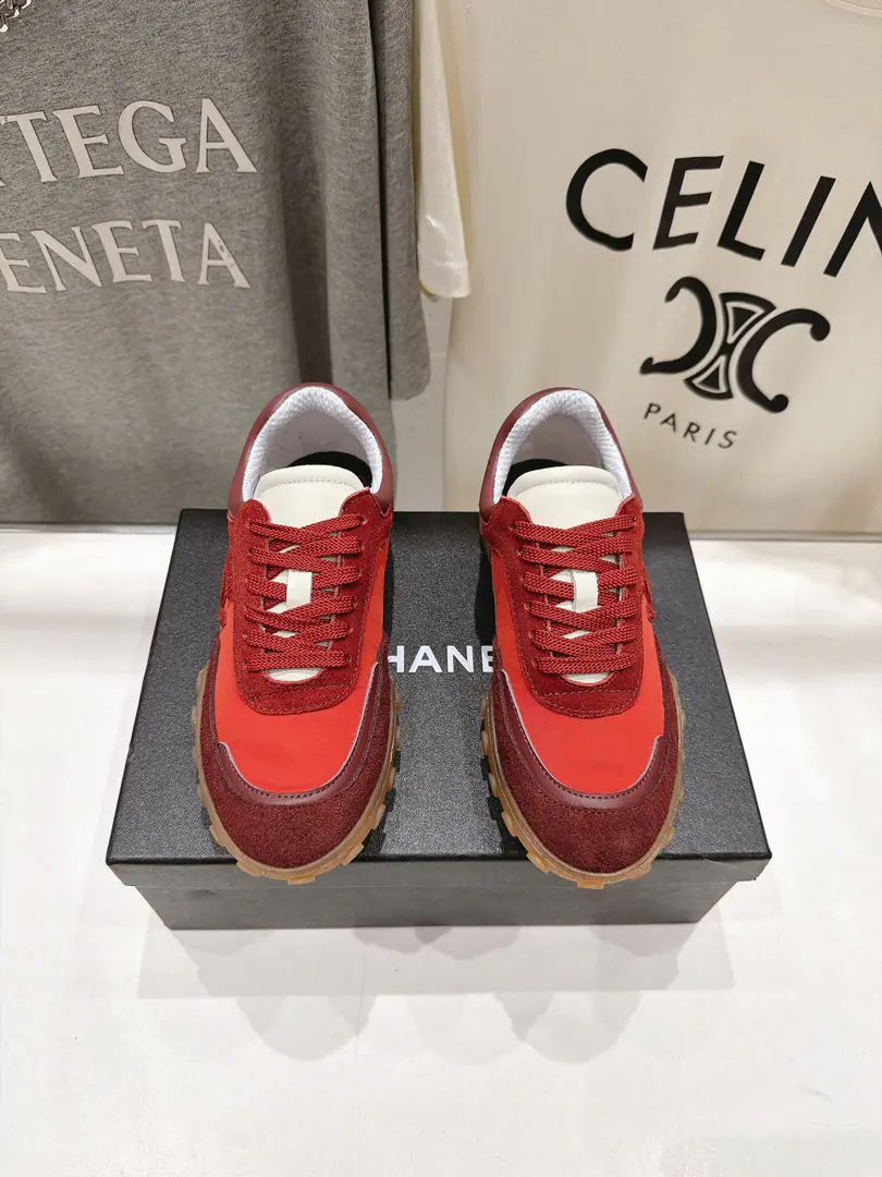 🏧𝗖𝗛𝗔𝗡𝗘𝗟The cabinet is showing off. Pandas, leisure sports shoes, biscuits. Top Quality The shoe face is based on the original anti-feather skin.+Cowboy. Customized airnet sheets inside Original open modeling base Size35-41 [40.41Do it.]