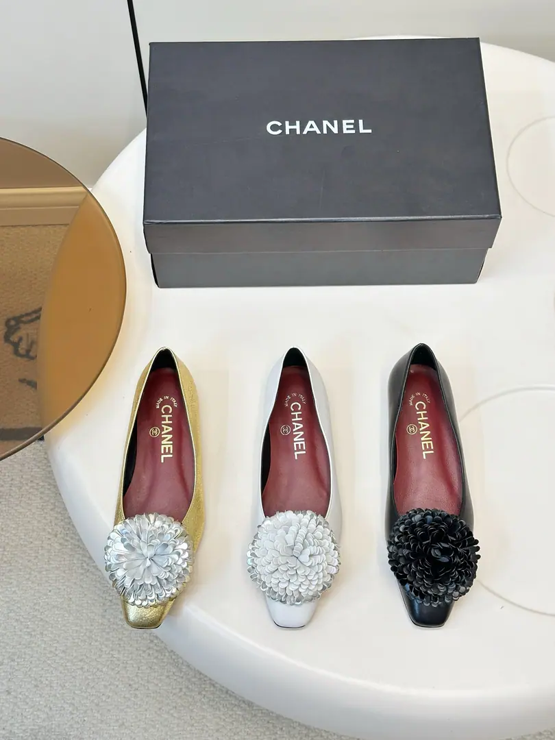Chanel 26CA mountain flower shoe.​​ Three colors.✔️✔️✔️
