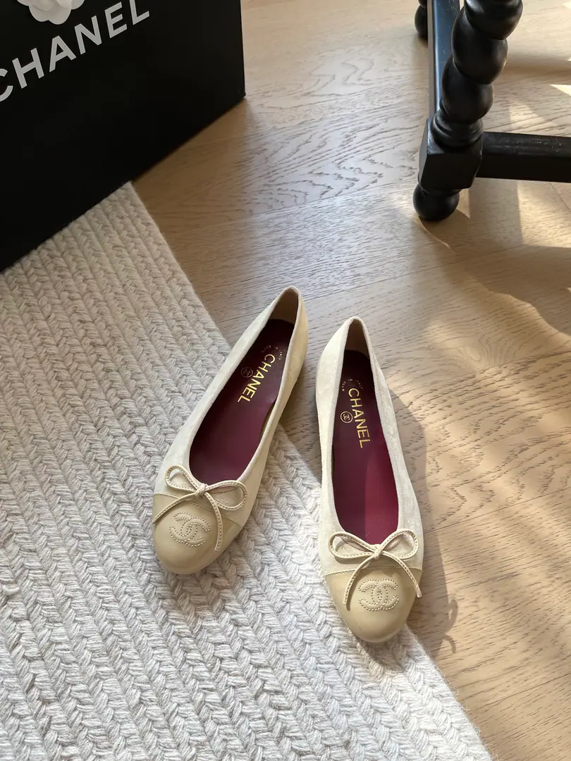 Chanel The new color of ballet shoes.❗ Top Version！We'll have to sell it first. This one doesn't have to be explained too much.！It's a classic. This year's new color is very good.🔥 Shoe-faced sheep's skin. That's a big one. Codes: 34-41「34 40 41Custom without re-offer」