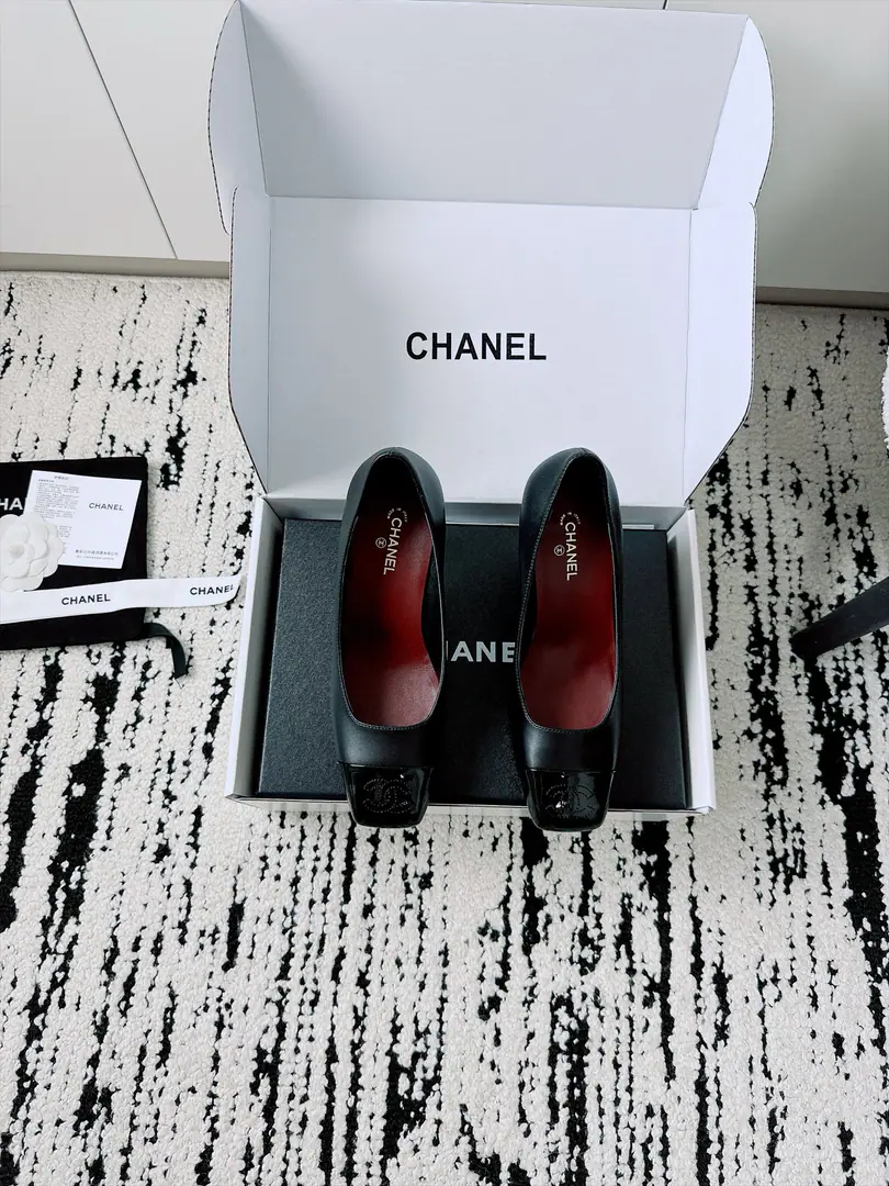 🏧𝗖𝗛𝗔𝗡𝗘𝗟Top new paragraph High-tone Mary Jane's shoes.👠 The first time I saw it, I was grassed. Super gentle and generous. A little shoe, a lady. It's a very good touch. High-level, high-quality.. Customized leather for the original fabric Uchi./I'm gonna get a little bit of a sheep-skin. The original import is really big. He's tall.:- It's a game.7cm, High heels9cm Codes 35-41 [40.41Custom] [⚠️Need a plane box.+]