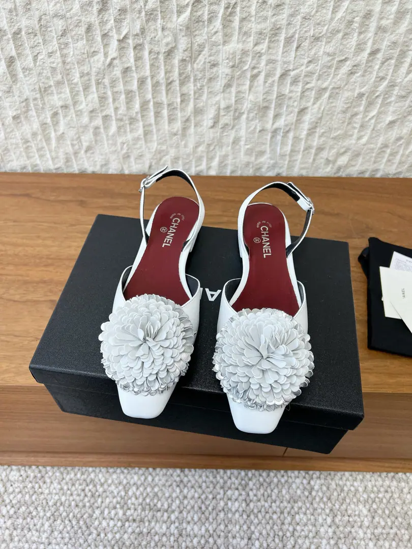 G Chanel Kaori! 26AThe early spring new money. Mountain tea flower. Mary Jane. Shoes. This season of tea roses is really beautiful.😍 The family's always been a noble name. It's a great sense of excellence.！The upper foot is very...nice～ No matter what you wear or dress., Pants., It's a lot of stuff.！It's beautiful.！A special one.🧚 The girl's feeling like a bomb.‼️ ▪Shoe.: Use of original text for the importation of cattle skin ▪Inside, put your feet on the inside.: A mixed-meat sheep. ▪Shoes under the sole.: The original custom is Italian. ▪Size: 35-39（40.41Custom without re-offer）