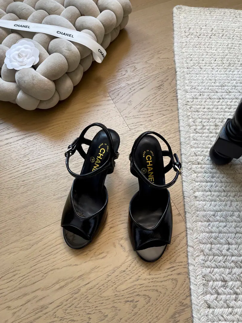 Chanel 26cThe new heels of the spring.！ Top Version！We'll have to sell it first. 8cmIncrease Shoe-faced sheep's skin./Water drill. A foot-skin. That's a big one. Codes: 34-41 「34 40 41Customize or not change」