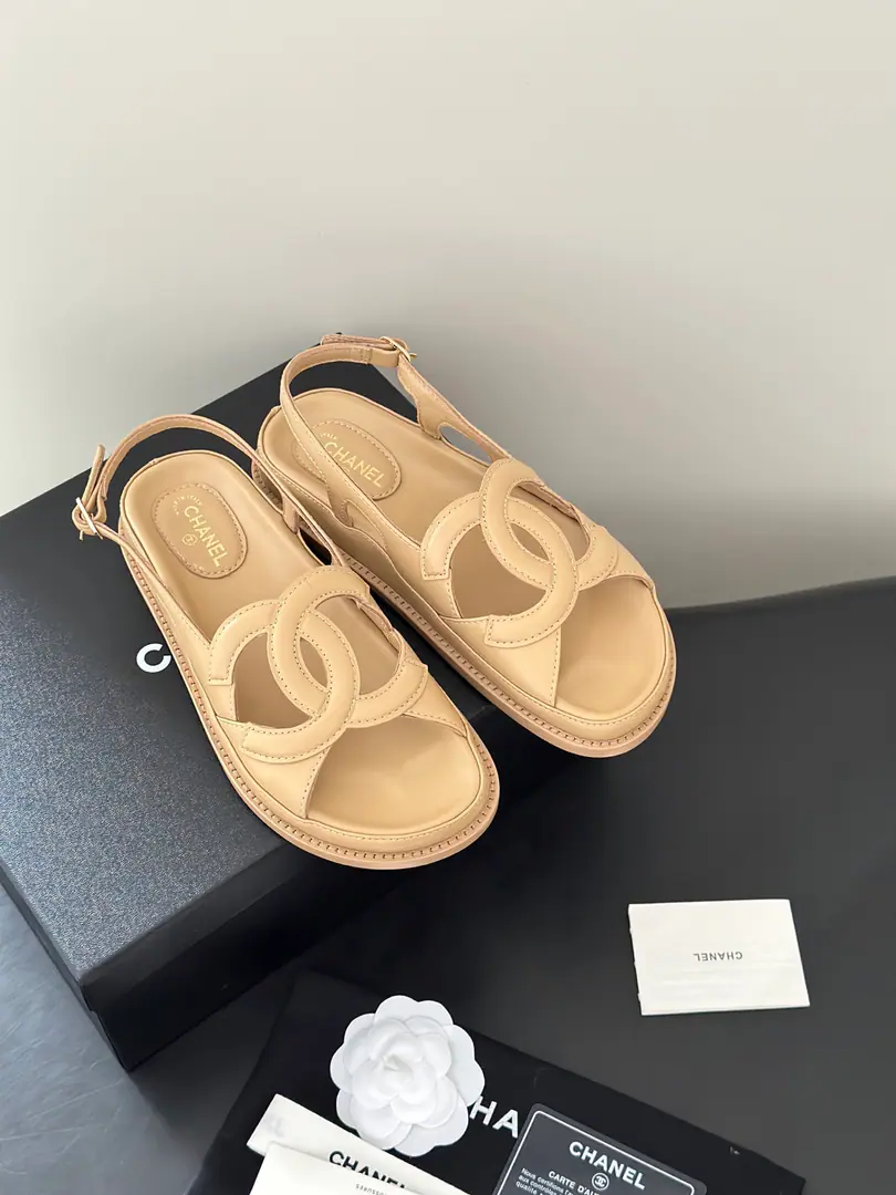 Chane*New paragraphlogo- Skins. Summer Shoes cabinet, soul racer., I'll be the Chanel of these.C- Skins.. The iconic stereos are interwoven.CCurtain, A simple recognition of brand genes., Combination with a soft, thick, bottom-set style, Balancing the colour values, Increased height and comfort., Unlock the multiple possibilities of wearing all summer.. A fine pair.CEmpty design, Jane is full of recognition., Leather skin is delicate., Shoes are loose., Foot modifier., No foot.. Salt is sweet., Leisure vacation., I'm shopping everyday., All matches for date travel. The shoe face is imported in the original form of sheep's skin., The skin details are the same as the original., In the lamb's skin., Unique customlogo It's super-lighty. Size: 35-41(40.41I'll make sure I don't change it.)
