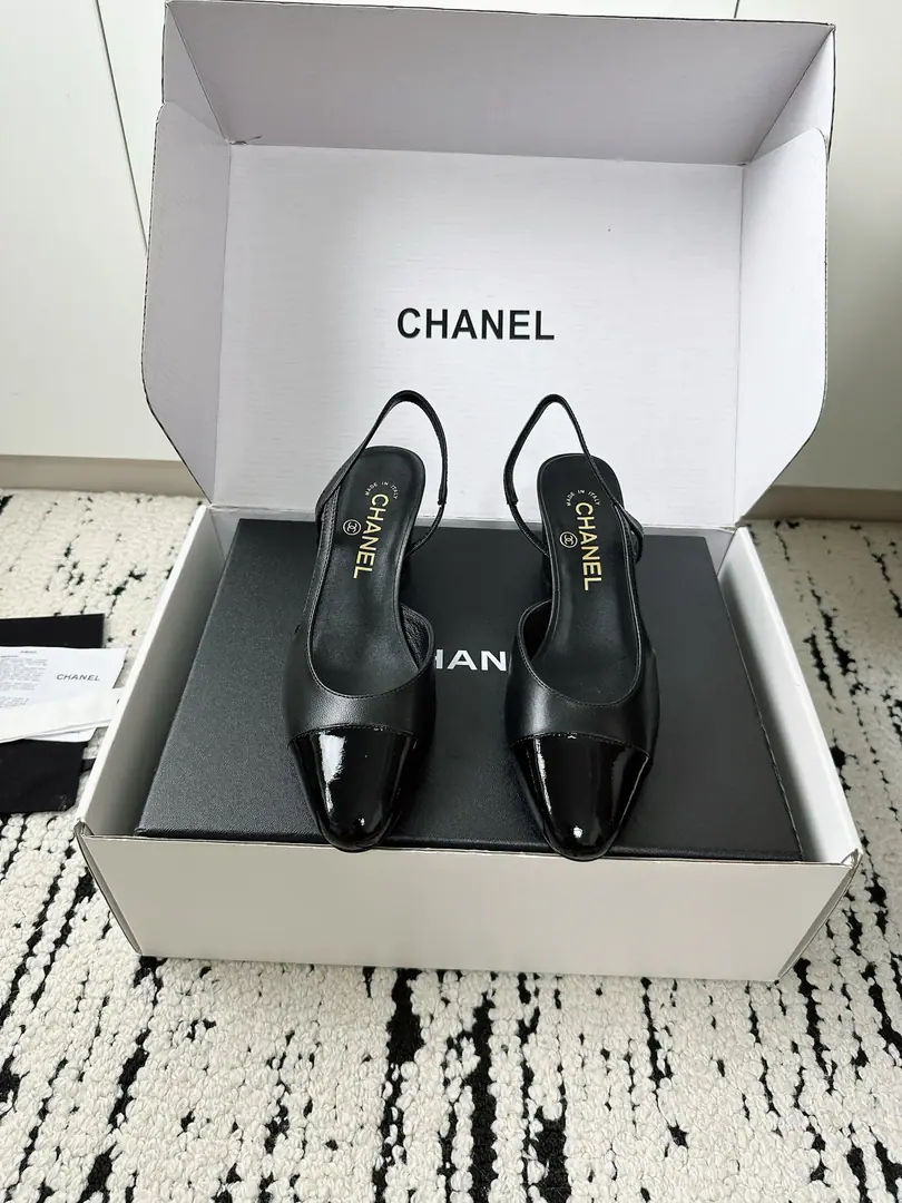 🏧𝗖𝗛𝗔𝗡𝗘𝗟Xiangixiang's classic coloring Alligator tattoos, empty sandals. Top Quality Facework customized leather with original The inside feet are all sheep's skin. Italian imports are so thick. size: 35-39（40/41Custom）