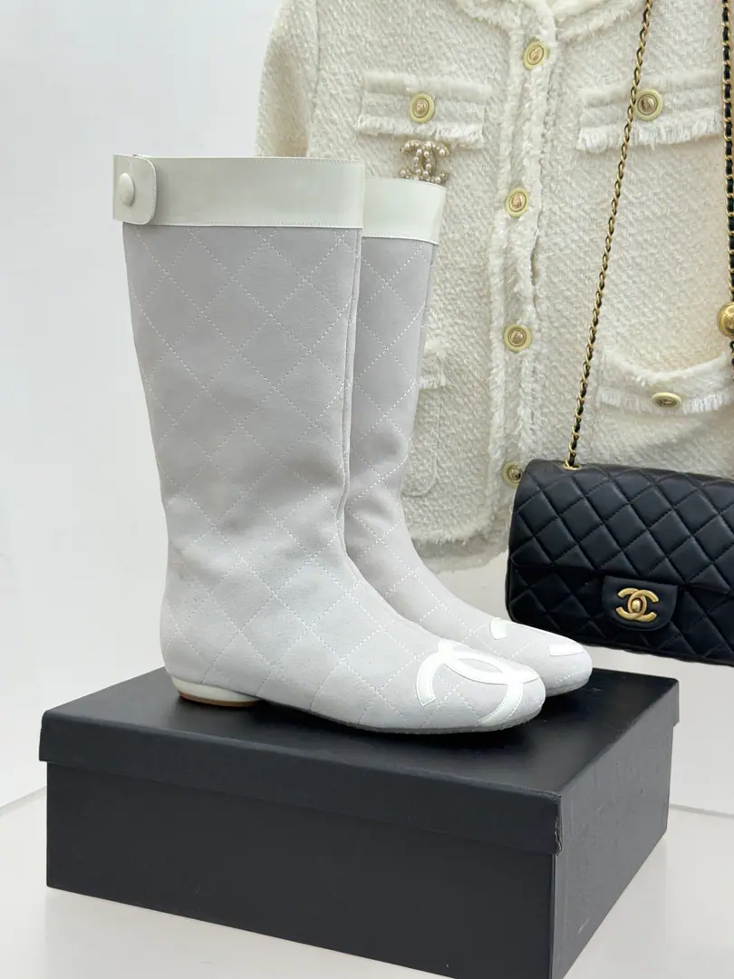 🏧𝗖𝗛𝗔𝗡𝗘𝗟Top Version Classic Big Dipper.CThe old old old old man's mid-tock boots. The original fabric is custom-made for cattle./Anti-featurized material The insides are silk and sheep. Original modeling, slide-proof floor size: 35-41 [40/41Custom]